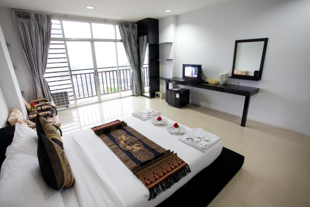 Lars-Lita Residence Patong Chambre photo