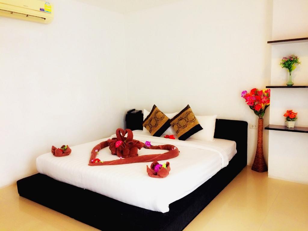 Lars-Lita Residence Patong Extérieur photo