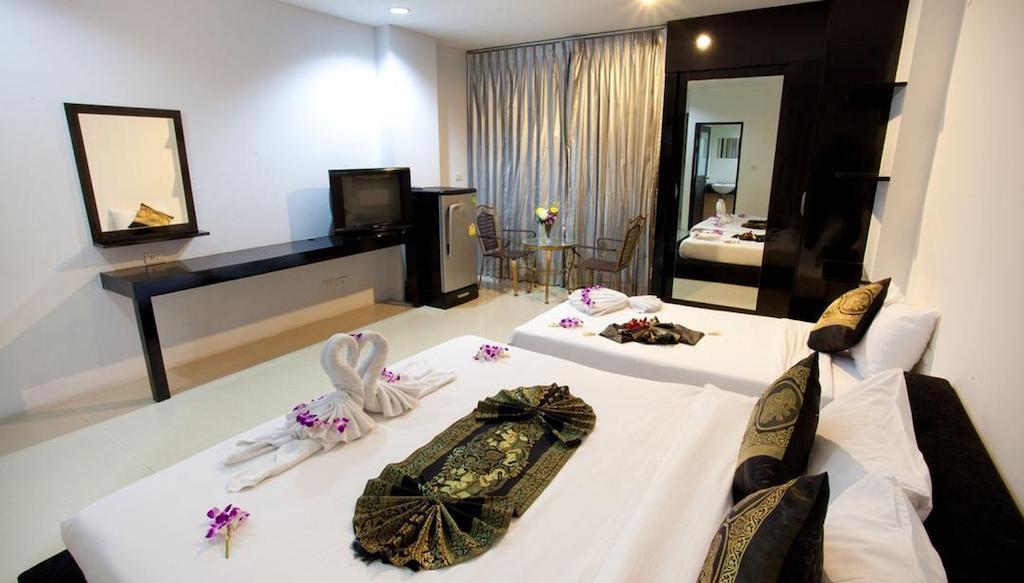 Lars-Lita Residence Patong Extérieur photo