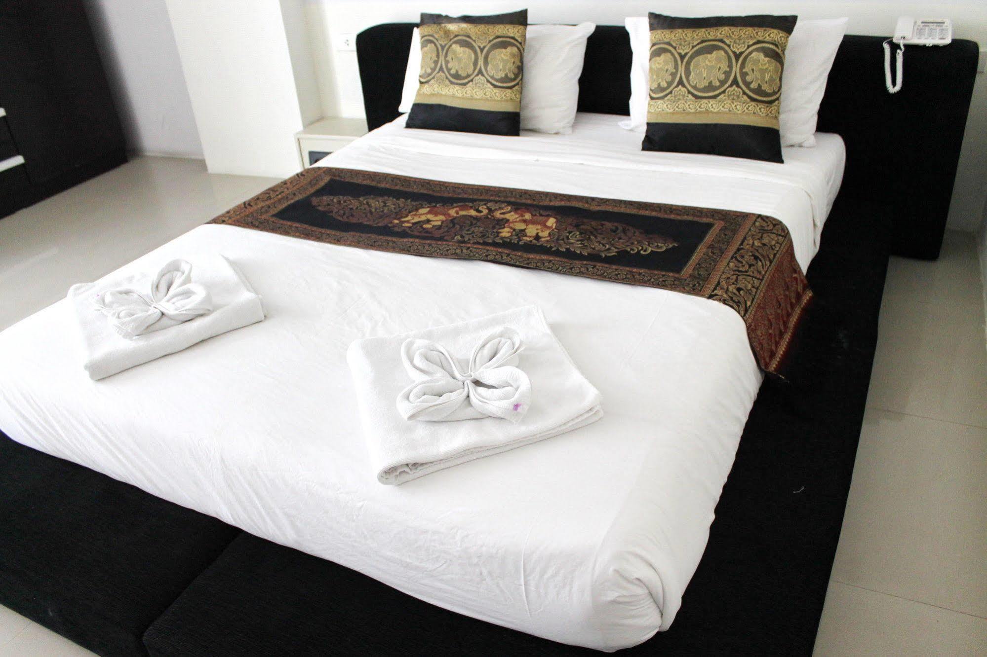 Lars-Lita Residence Patong Extérieur photo