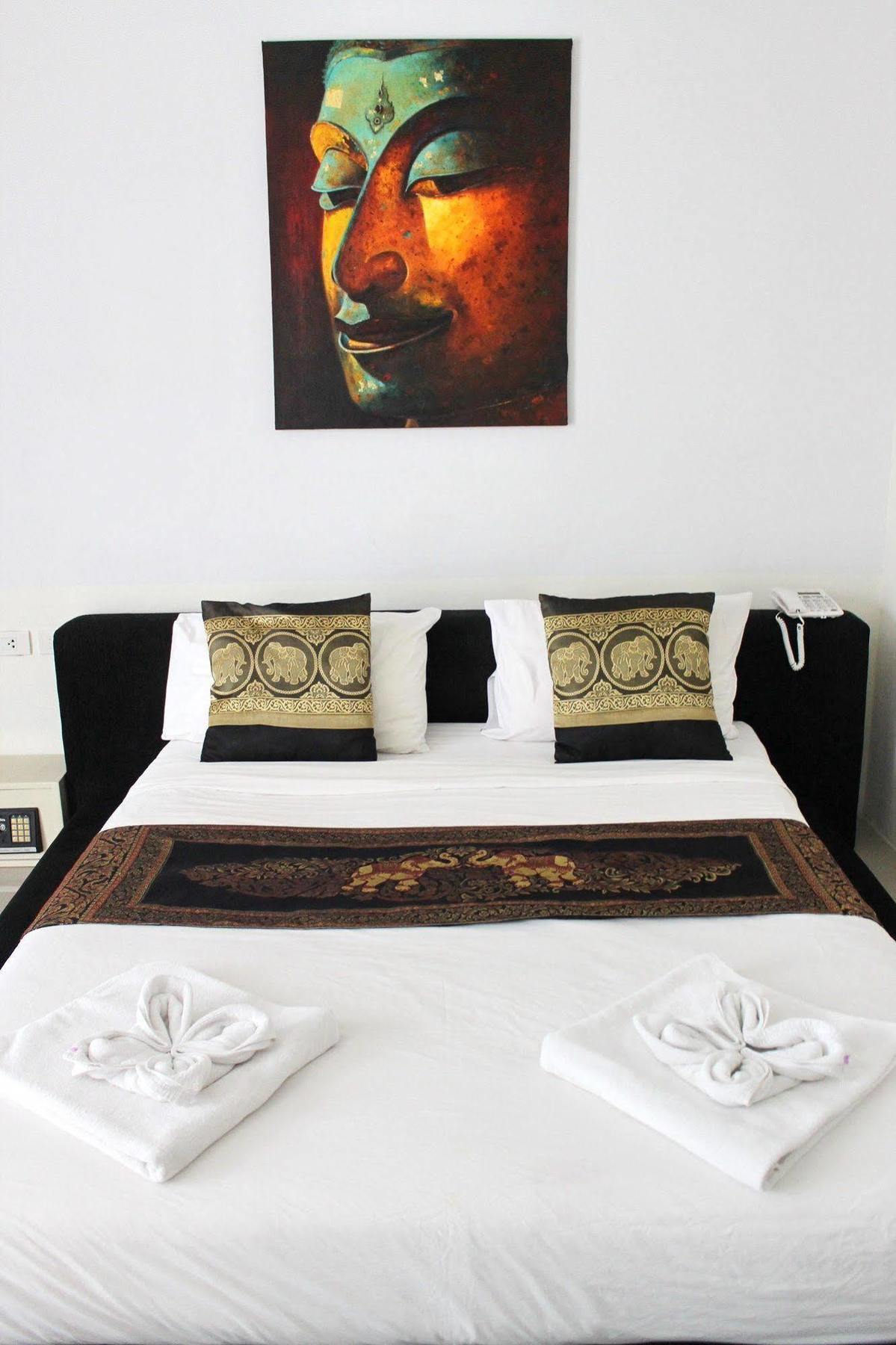 Lars-Lita Residence Patong Extérieur photo