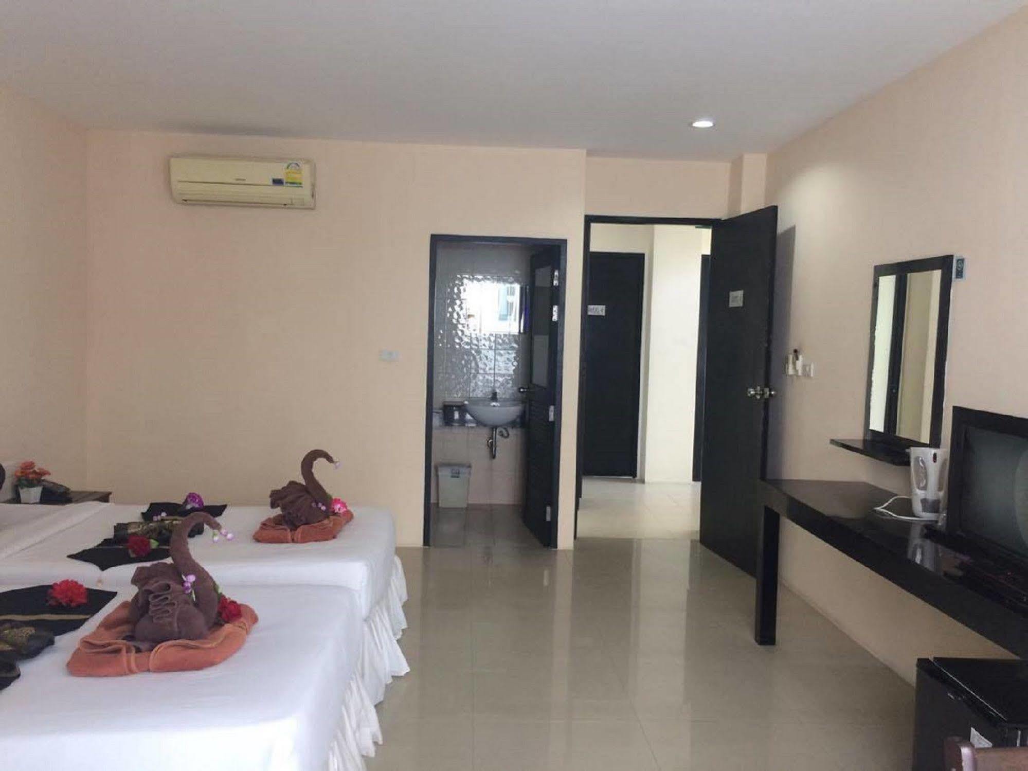 Lars-Lita Residence Patong Extérieur photo
