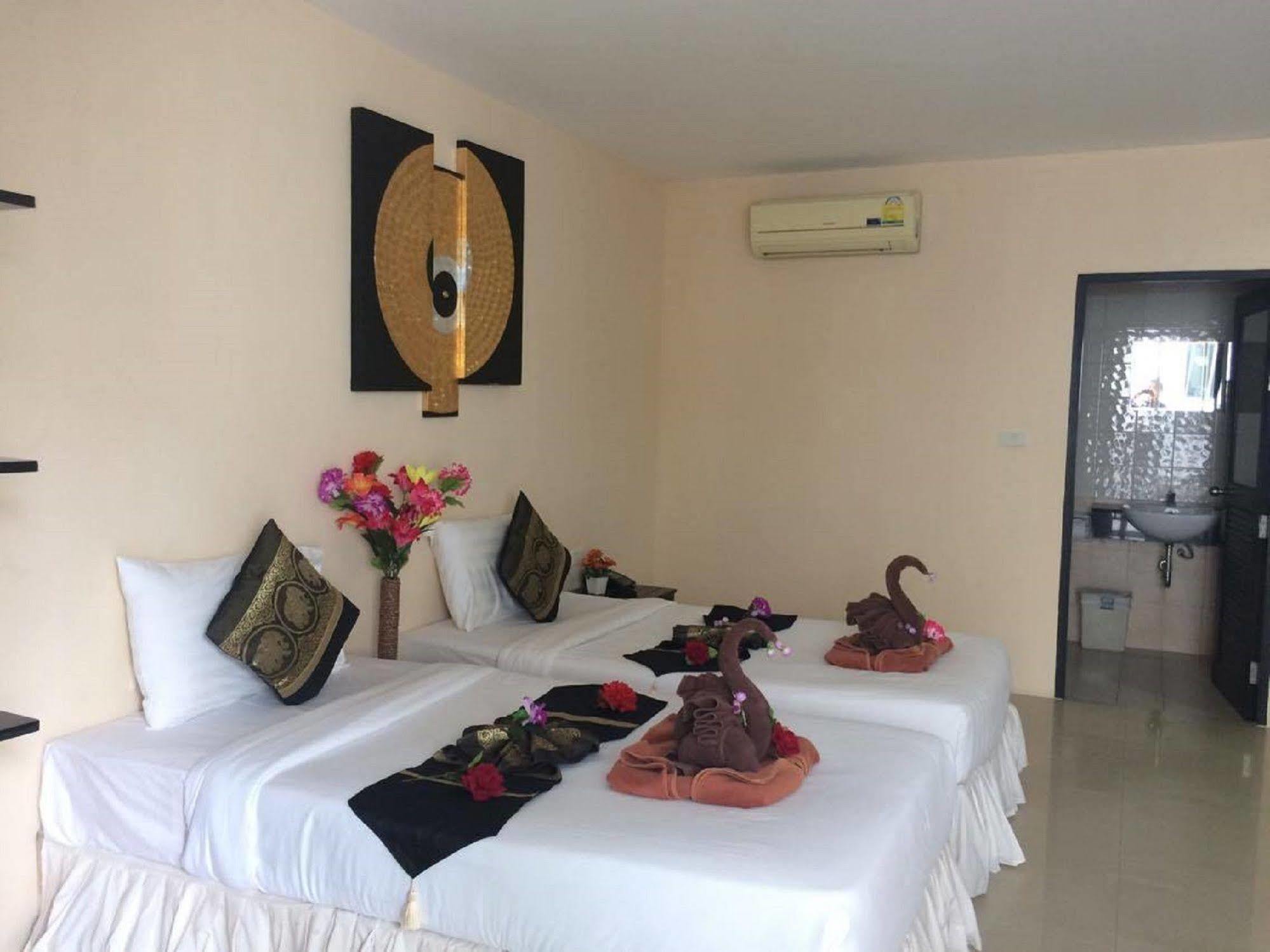 Lars-Lita Residence Patong Extérieur photo