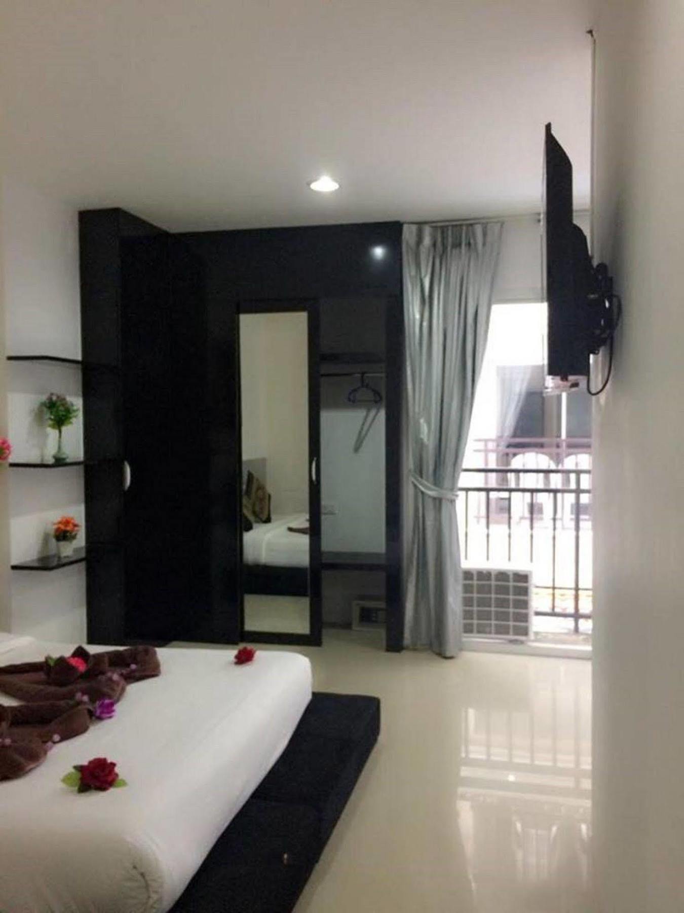 Lars-Lita Residence Patong Extérieur photo