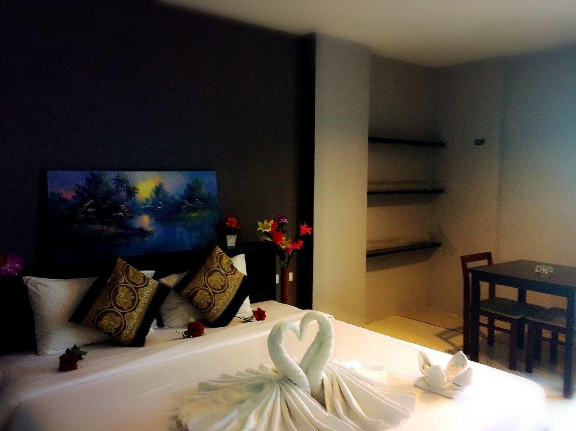 Lars-Lita Residence Patong Extérieur photo