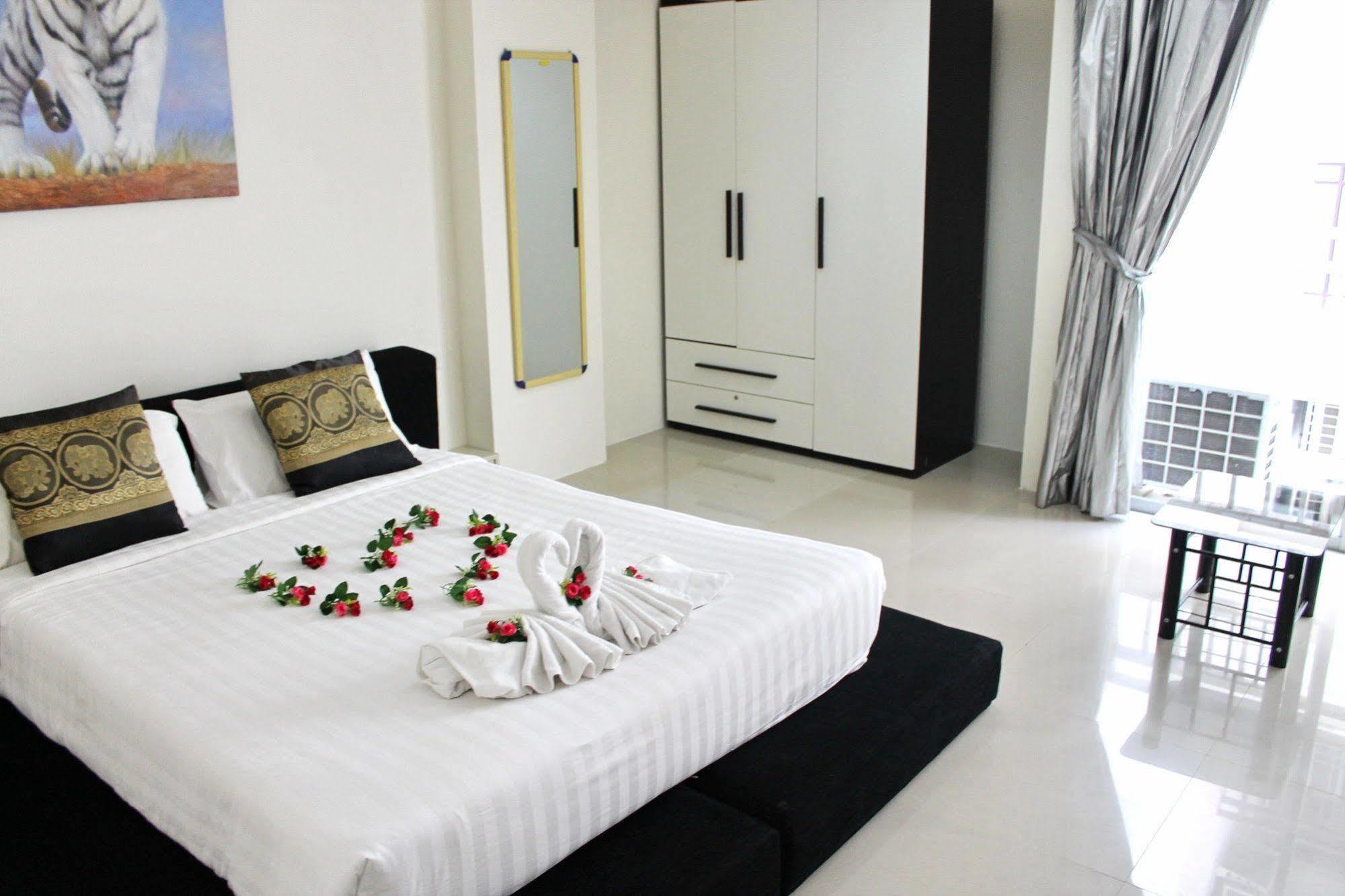 Lars-Lita Residence Patong Extérieur photo