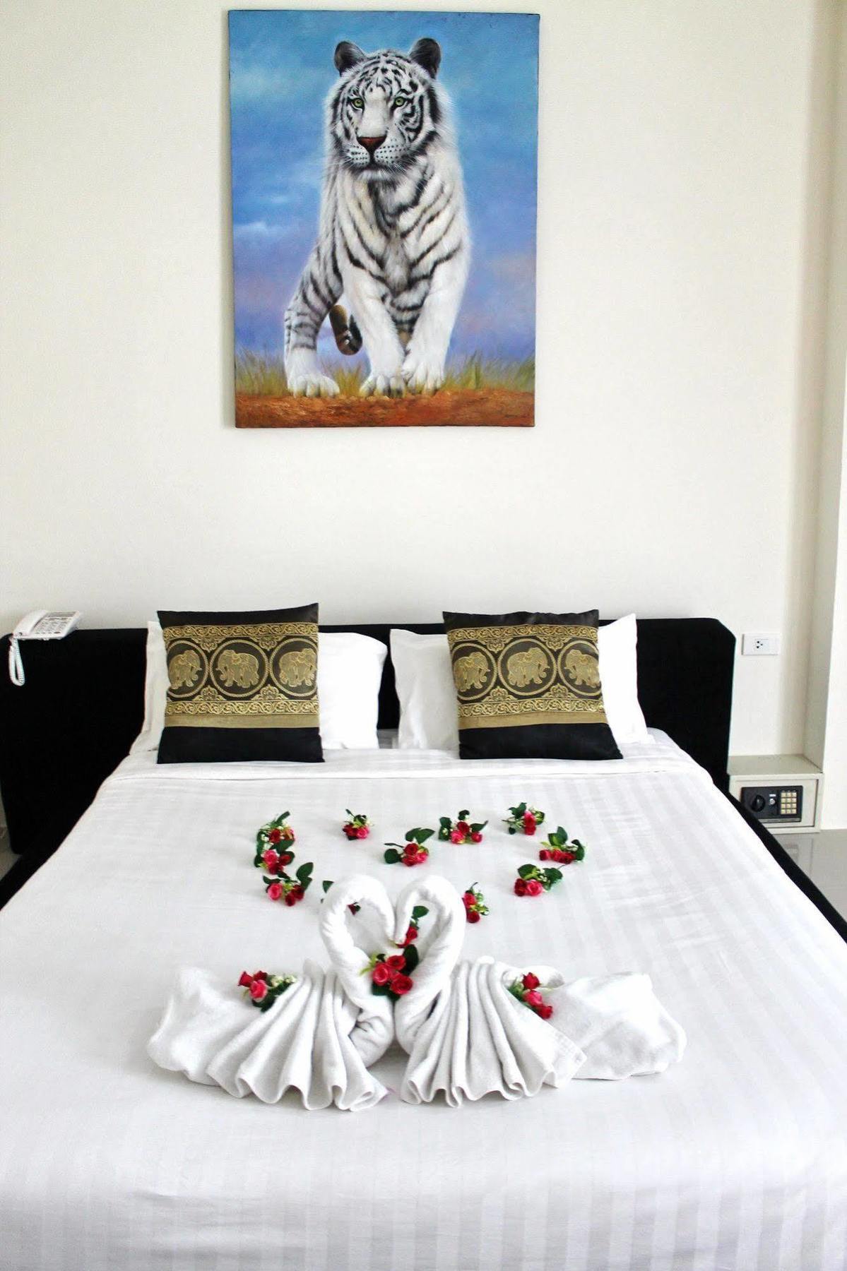 Lars-Lita Residence Patong Extérieur photo