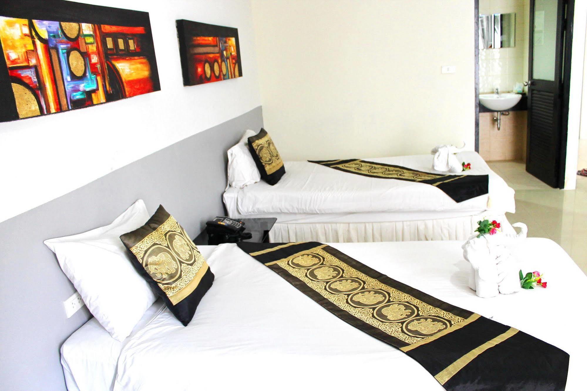 Lars-Lita Residence Patong Extérieur photo